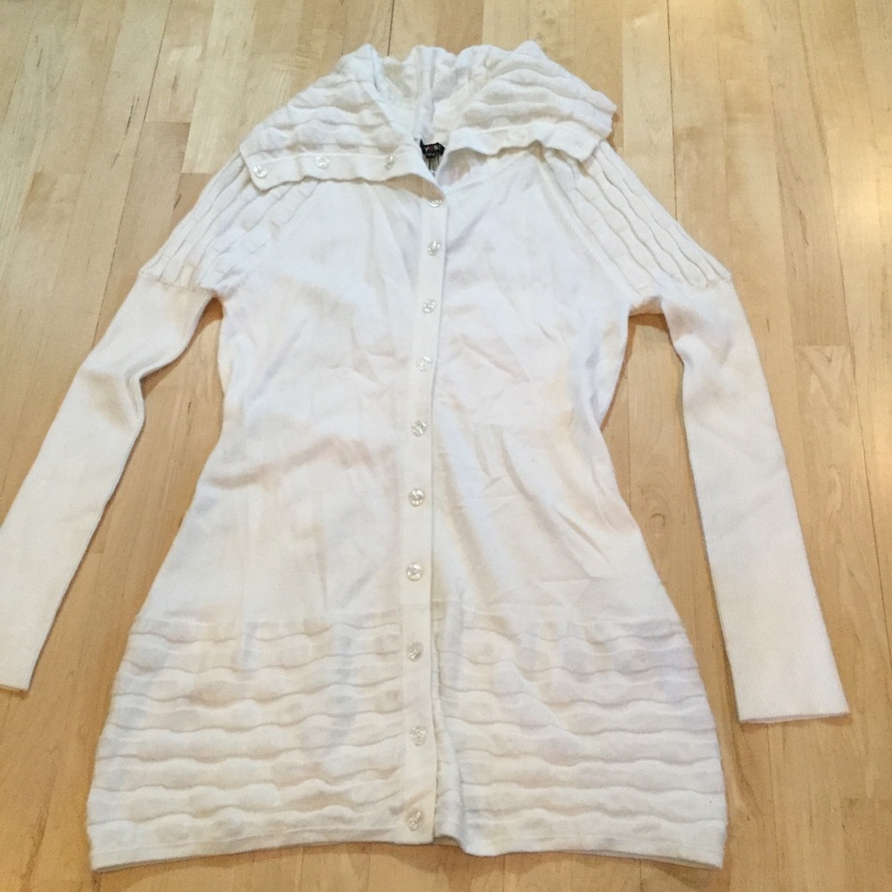 NWT Yest Ivory Button down Sweater SZ M